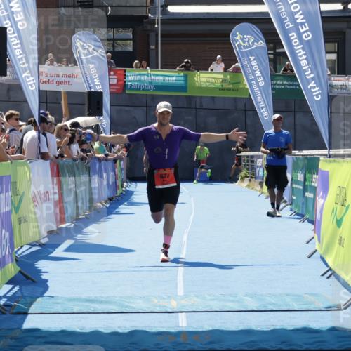 09.08.2026 - GEWOBA Citytriathlon Bremen Yannick Fuchs http://msf.ph/oto/9941684 09.08.2026 14:01:16 Ziel 674 meine-sportfotos.de