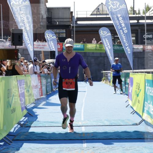 09.08.2026 - GEWOBA Citytriathlon Bremen Yannick Fuchs http://msf.ph/oto/9941688 09.08.2026 14:01:18 Ziel 674, 761 meine-sportfotos.de