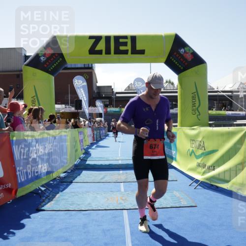 09.08.2026 - GEWOBA Citytriathlon Bremen Yannick Fuchs http://msf.ph/oto/9941693 09.08.2026 14:01:20 Ziel 674, 761 meine-sportfotos.de
