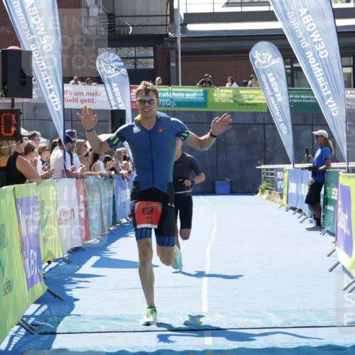 09.08.2026 - GEWOBA Citytriathlon Bremen Yannick Fuchs http://msf.ph/oto/9941747 09.08.2026 14:02:03 Ziel 624, 979 meine-sportfotos.de