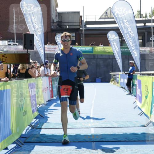 09.08.2026 - GEWOBA Citytriathlon Bremen Yannick Fuchs http://msf.ph/oto/9941749 09.08.2026 14:02:04 Ziel 624, 979 meine-sportfotos.de
