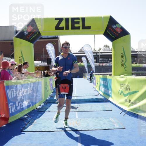 09.08.2026 - GEWOBA Citytriathlon Bremen Yannick Fuchs http://msf.ph/oto/9941754 09.08.2026 14:02:05 Ziel 624, 979 meine-sportfotos.de