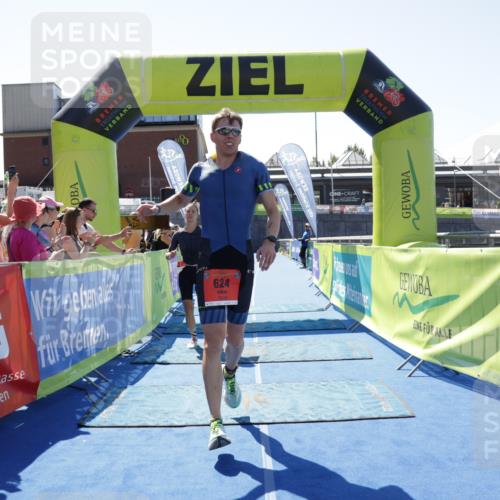 09.08.2026 - GEWOBA Citytriathlon Bremen Yannick Fuchs http://msf.ph/oto/9941755 09.08.2026 14:02:05 Ziel 624, 979 meine-sportfotos.de