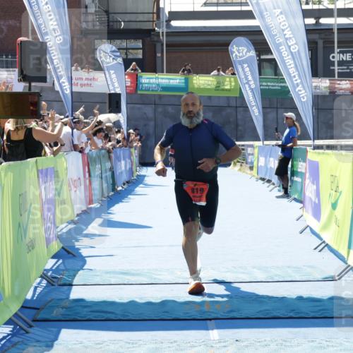 09.08.2026 - GEWOBA Citytriathlon Bremen Yannick Fuchs http://msf.ph/oto/9941765 09.08.2026 14:02:22 Ziel 819 meine-sportfotos.de