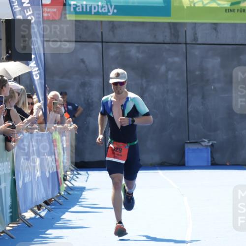 09.08.2026 - GEWOBA Citytriathlon Bremen Yannick Fuchs http://msf.ph/oto/9941772 09.08.2026 14:02:28 Ziel 629 meine-sportfotos.de