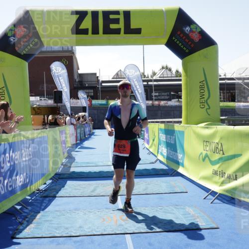 09.08.2026 - GEWOBA Citytriathlon Bremen Yannick Fuchs http://msf.ph/oto/9941782 09.08.2026 14:02:33 Ziel 629 meine-sportfotos.de
