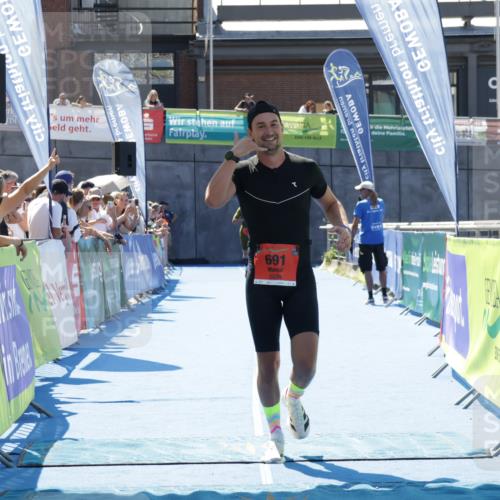 09.08.2026 - GEWOBA Citytriathlon Bremen Yannick Fuchs http://msf.ph/oto/9941800 09.08.2026 14:02:53 Ziel 691 meine-sportfotos.de