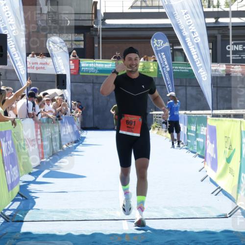 09.08.2026 - GEWOBA Citytriathlon Bremen Yannick Fuchs http://msf.ph/oto/9941801 09.08.2026 14:02:53 Ziel 691 meine-sportfotos.de