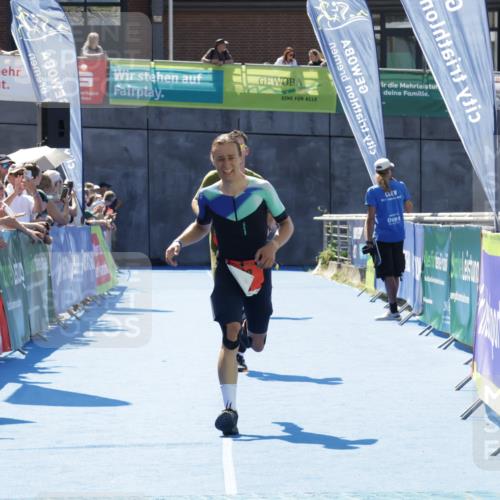 09.08.2026 - GEWOBA Citytriathlon Bremen Yannick Fuchs http://msf.ph/oto/9941810 09.08.2026 14:02:58 Ziel 569, 612 meine-sportfotos.de