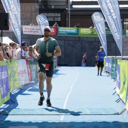 09.08.2026 - GEWOBA Citytriathlon Bremen Yannick Fuchs http://msf.ph/oto/9941832 09.08.2026 14:03:11 Ziel 651 meine-sportfotos.de