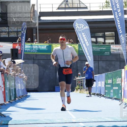 09.08.2026 - GEWOBA Citytriathlon Bremen Yannick Fuchs http://msf.ph/oto/9941862 09.08.2026 14:05:12 Ziel 671 meine-sportfotos.de