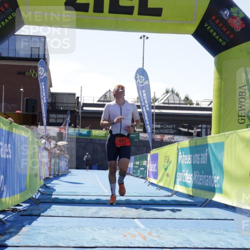 09.08.2026 - GEWOBA Citytriathlon Bremen Yannick Fuchs http://msf.ph/oto/9941864 09.08.2026 14:05:15 Ziel 671 meine-sportfotos.de