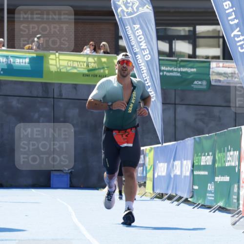 09.08.2026 - GEWOBA Citytriathlon Bremen Yannick Fuchs http://msf.ph/oto/9941867 09.08.2026 14:05:23 Ziel 712 meine-sportfotos.de