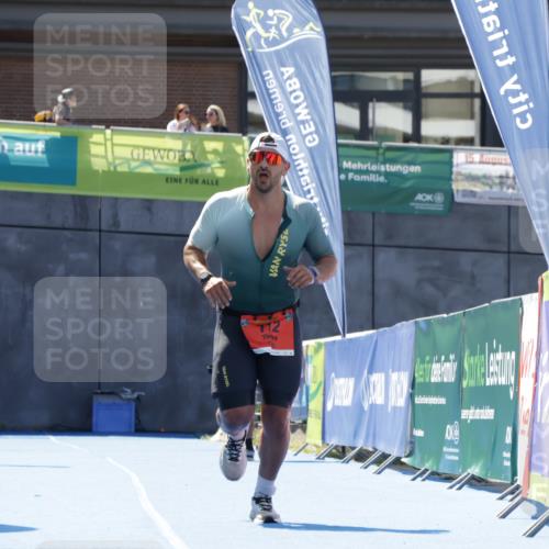 09.08.2026 - GEWOBA Citytriathlon Bremen Yannick Fuchs http://msf.ph/oto/9941868 09.08.2026 14:05:23 Ziel 712 meine-sportfotos.de