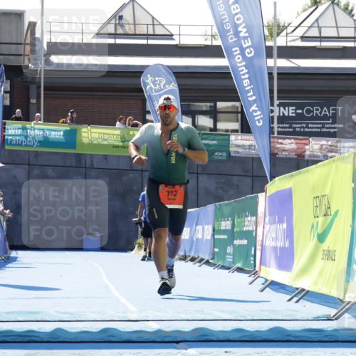 09.08.2026 - GEWOBA Citytriathlon Bremen Yannick Fuchs http://msf.ph/oto/9941869 09.08.2026 14:05:24 Ziel 712 meine-sportfotos.de
