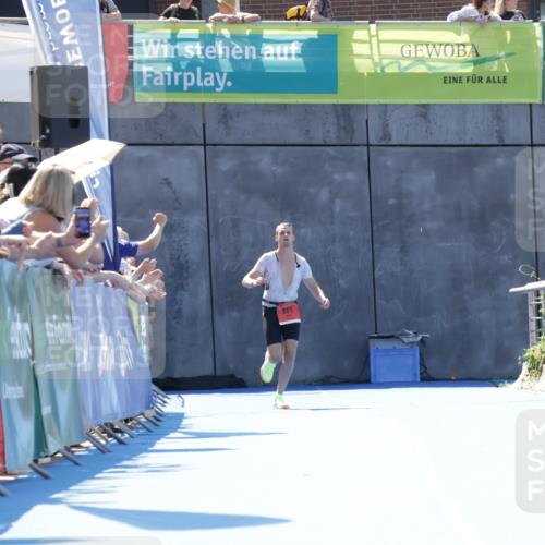 09.08.2026 - GEWOBA Citytriathlon Bremen Yannick Fuchs http://msf.ph/oto/9941879 09.08.2026 14:05:59 Ziel  meine-sportfotos.de
