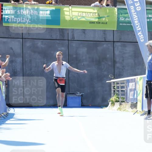 09.08.2026 - GEWOBA Citytriathlon Bremen Yannick Fuchs http://msf.ph/oto/9941884 09.08.2026 14:06:00 Ziel  meine-sportfotos.de