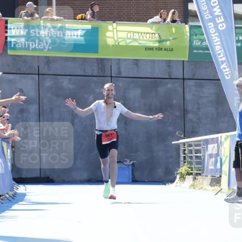 09.08.2026 - GEWOBA Citytriathlon Bremen Yannick Fuchs http://msf.ph/oto/9941886 09.08.2026 14:06:01 Ziel 561 meine-sportfotos.de
