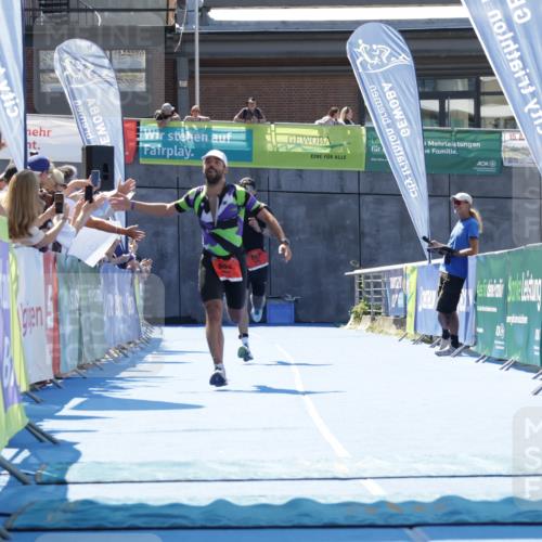 09.08.2026 - GEWOBA Citytriathlon Bremen Yannick Fuchs http://msf.ph/oto/9941919 09.08.2026 14:06:43 Ziel 632, 697 meine-sportfotos.de