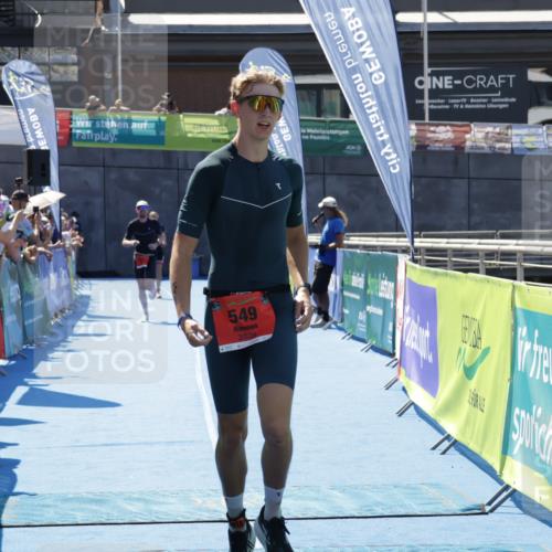 09.08.2026 - GEWOBA Citytriathlon Bremen Yannick Fuchs http://msf.ph/oto/9941933 09.08.2026 14:07:06 Ziel 549, 633 meine-sportfotos.de