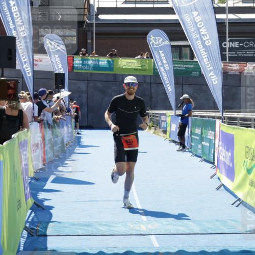 09.08.2026 - GEWOBA Citytriathlon Bremen Yannick Fuchs http://msf.ph/oto/9941935 09.08.2026 14:07:10 Ziel 549, 633 meine-sportfotos.de