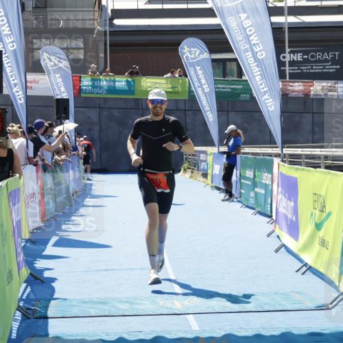09.08.2026 - GEWOBA Citytriathlon Bremen Yannick Fuchs http://msf.ph/oto/9941936 09.08.2026 14:07:11 Ziel 633 meine-sportfotos.de