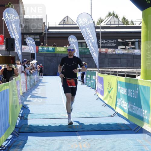 09.08.2026 - GEWOBA Citytriathlon Bremen Yannick Fuchs http://msf.ph/oto/9941938 09.08.2026 14:07:11 Ziel 633 meine-sportfotos.de