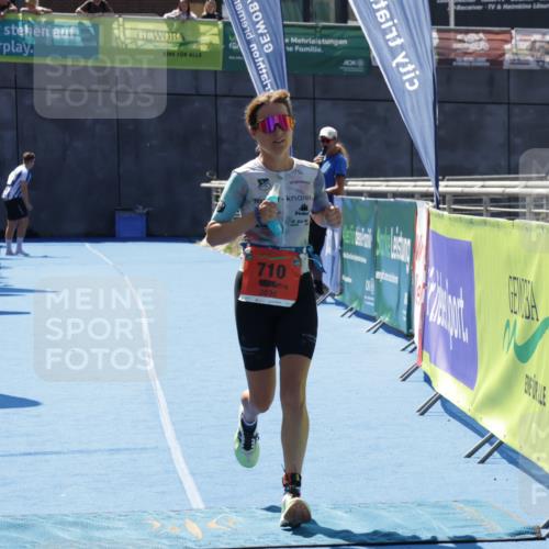 09.08.2026 - GEWOBA Citytriathlon Bremen Yannick Fuchs http://msf.ph/oto/9941947 09.08.2026 14:07:29 Ziel 710 meine-sportfotos.de