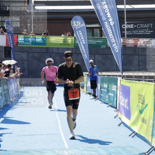 09.08.2026 - GEWOBA Citytriathlon Bremen Yannick Fuchs http://msf.ph/oto/9941987 09.08.2026 14:08:16 Ziel 692, 793 meine-sportfotos.de