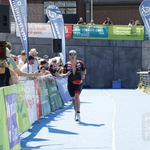 09.08.2026 - GEWOBA Citytriathlon Bremen Yannick Fuchs http://msf.ph/oto/9942003 09.08.2026 14:08:26 Ziel 711 meine-sportfotos.de