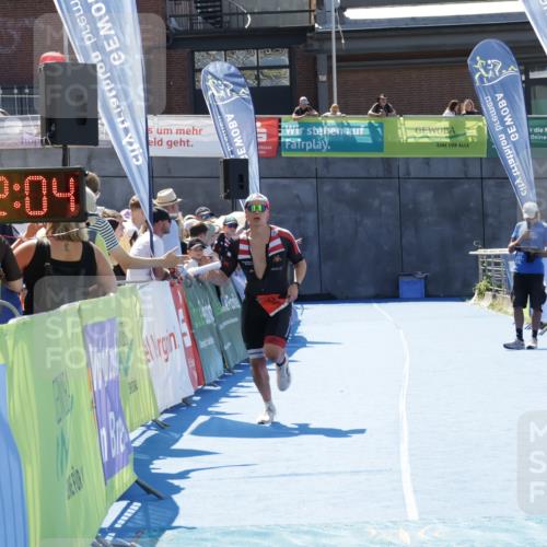 09.08.2026 - GEWOBA Citytriathlon Bremen Yannick Fuchs http://msf.ph/oto/9942004 09.08.2026 14:08:26 Ziel 711 meine-sportfotos.de