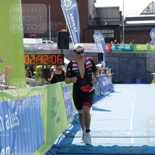 09.08.2026 - GEWOBA Citytriathlon Bremen Yannick Fuchs http://msf.ph/oto/9942007 09.08.2026 14:08:29 Ziel 711 meine-sportfotos.de