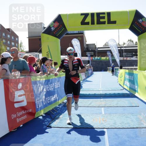 09.08.2026 - GEWOBA Citytriathlon Bremen Yannick Fuchs http://msf.ph/oto/9942013 09.08.2026 14:08:30 Ziel 711 meine-sportfotos.de