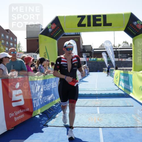 09.08.2026 - GEWOBA Citytriathlon Bremen Yannick Fuchs http://msf.ph/oto/9942014 09.08.2026 14:08:31 Ziel 711 meine-sportfotos.de