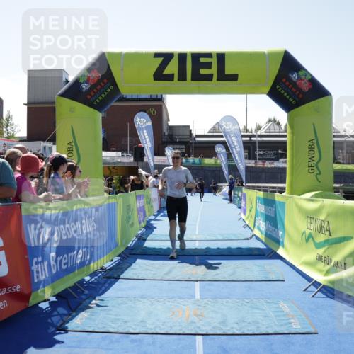 09.08.2026 - GEWOBA Citytriathlon Bremen Yannick Fuchs http://msf.ph/oto/9942021 09.08.2026 14:08:44 Ziel 662, 677 meine-sportfotos.de