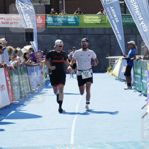 09.08.2026 - GEWOBA Citytriathlon Bremen Yannick Fuchs http://msf.ph/oto/9942055 09.08.2026 14:09:00 Ziel 647, 1111 meine-sportfotos.de