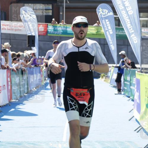 09.08.2026 - GEWOBA Citytriathlon Bremen Yannick Fuchs http://msf.ph/oto/9942068 09.08.2026 14:09:05 Ziel 647, 879, 1111 meine-sportfotos.de