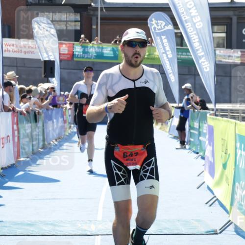 09.08.2026 - GEWOBA Citytriathlon Bremen Yannick Fuchs http://msf.ph/oto/9942069 09.08.2026 14:09:05 Ziel 647, 879, 1111 meine-sportfotos.de