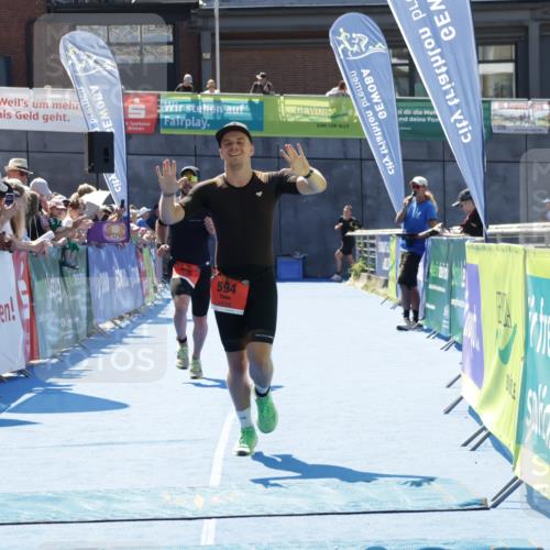 09.08.2026 - GEWOBA Citytriathlon Bremen Yannick Fuchs http://msf.ph/oto/9942090 09.08.2026 14:09:35 Ziel 594, 635 meine-sportfotos.de