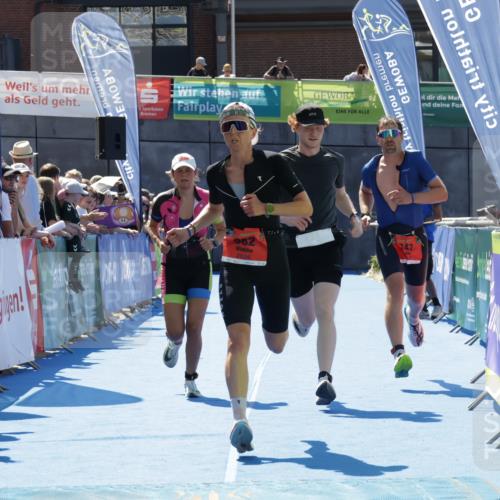 09.08.2026 - GEWOBA Citytriathlon Bremen Yannick Fuchs http://msf.ph/oto/9942117 09.08.2026 14:09:56 Ziel 747, 898, 982, 1129 meine-sportfotos.de