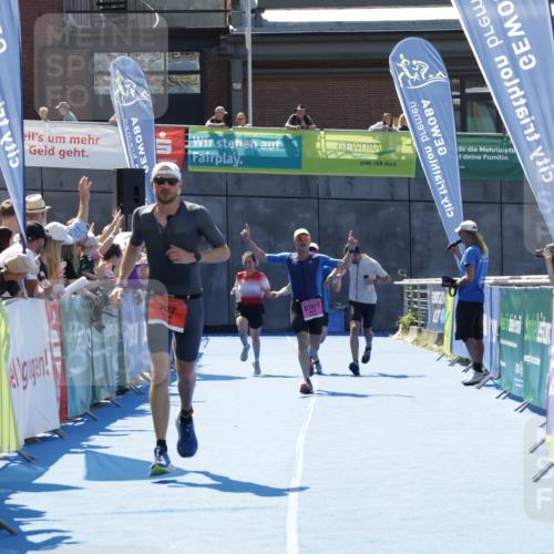 09.08.2026 - GEWOBA Citytriathlon Bremen Yannick Fuchs http://msf.ph/oto/9942150 09.08.2026 14:10:37 Ziel 707, 1147 meine-sportfotos.de