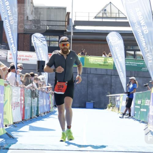09.08.2026 - GEWOBA Citytriathlon Bremen Yannick Fuchs http://msf.ph/oto/9942180 09.08.2026 14:11:10 Ziel 729 meine-sportfotos.de