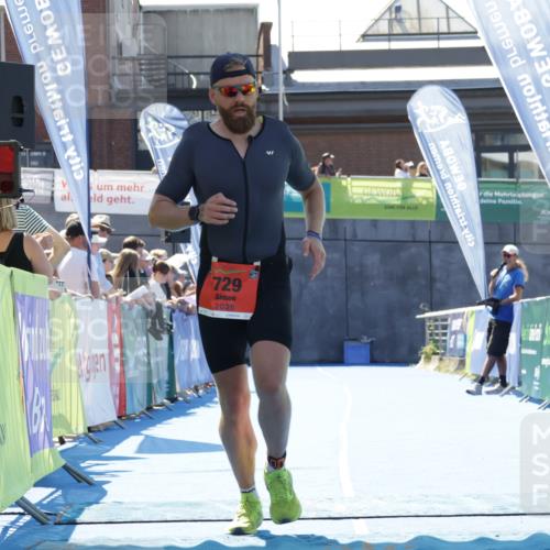 09.08.2026 - GEWOBA Citytriathlon Bremen Yannick Fuchs http://msf.ph/oto/9942183 09.08.2026 14:11:11 Ziel 729 meine-sportfotos.de