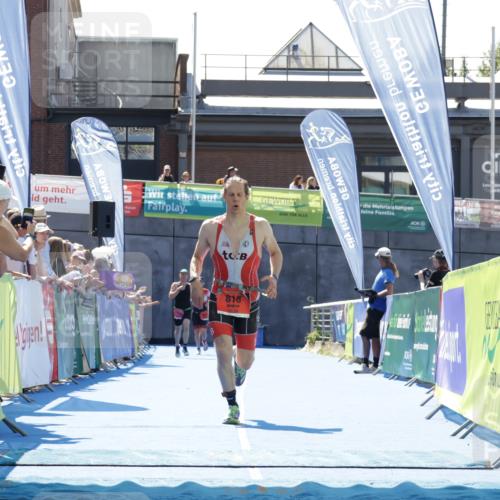 09.08.2026 - GEWOBA Citytriathlon Bremen Yannick Fuchs http://msf.ph/oto/9942189 09.08.2026 14:11:27 Ziel 818 meine-sportfotos.de