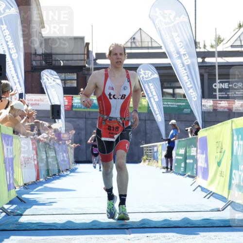 09.08.2026 - GEWOBA Citytriathlon Bremen Yannick Fuchs http://msf.ph/oto/9942193 09.08.2026 14:11:29 Ziel 818 meine-sportfotos.de