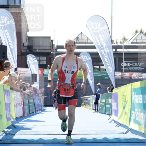 09.08.2026 - GEWOBA Citytriathlon Bremen Yannick Fuchs http://msf.ph/oto/9942194 09.08.2026 14:11:29 Ziel 818 meine-sportfotos.de