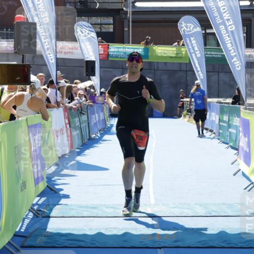 09.08.2026 - GEWOBA Citytriathlon Bremen Yannick Fuchs http://msf.ph/oto/9942216 09.08.2026 14:11:45 Ziel 756 meine-sportfotos.de