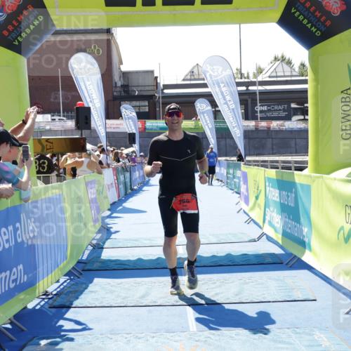 09.08.2026 - GEWOBA Citytriathlon Bremen Yannick Fuchs http://msf.ph/oto/9942220 09.08.2026 14:11:46 Ziel 756 meine-sportfotos.de