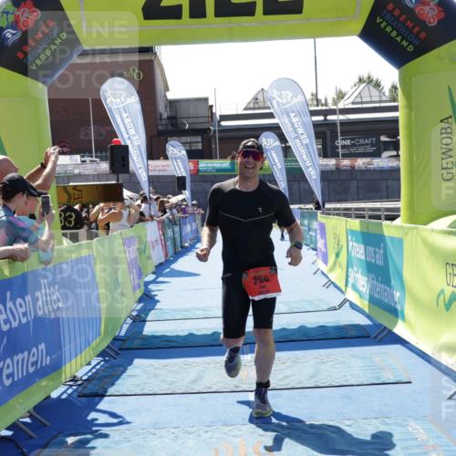 09.08.2026 - GEWOBA Citytriathlon Bremen Yannick Fuchs http://msf.ph/oto/9942222 09.08.2026 14:11:47 Ziel 756 meine-sportfotos.de