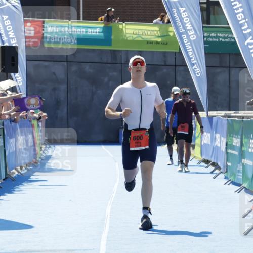 09.08.2026 - GEWOBA Citytriathlon Bremen Yannick Fuchs http://msf.ph/oto/9942228 09.08.2026 14:12:02 Ziel 600 meine-sportfotos.de